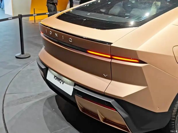 هیوندای آیونیک V