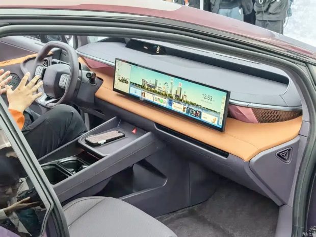 هیوندای آیونیک V