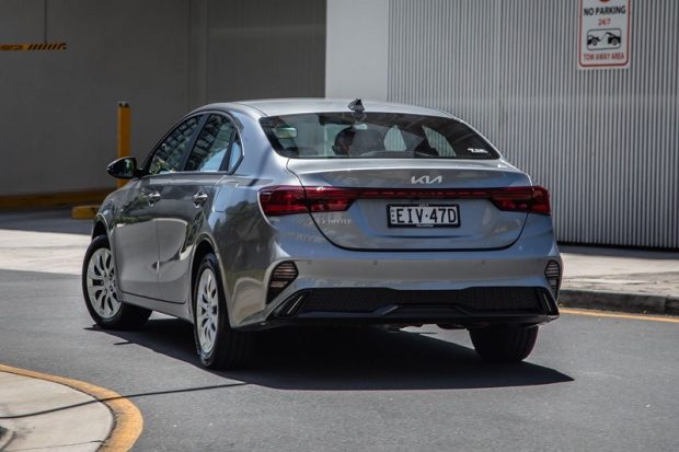 کاتالوگ کیا سراتو جی تی لاین