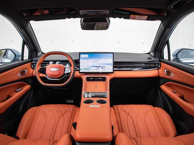 شاسی‌بلند جیلی Boyue EREV