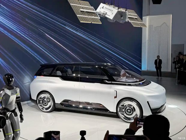 تاکسی خودران جیلی Eva Cab