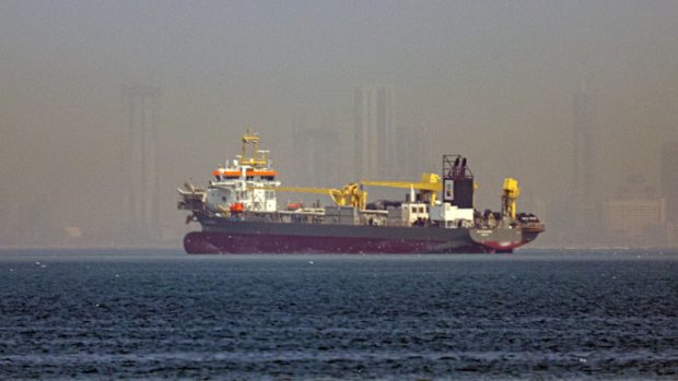 اثر بسته شدن تنگه هرمز روی صنعت موبایل و لپ تاپ