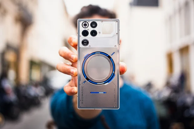 گوشی‌های عجیب، ردمجیک ۱۱ پرو