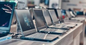 اثر بسته شدن تنگه هرمز روی صنعت موبایل و لپ تاپ