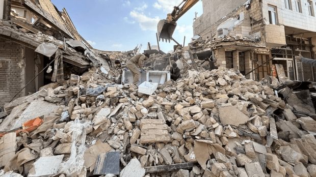 گرفتار شدن زیر آوار