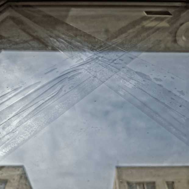 چسب زدن شیشه در انفجار