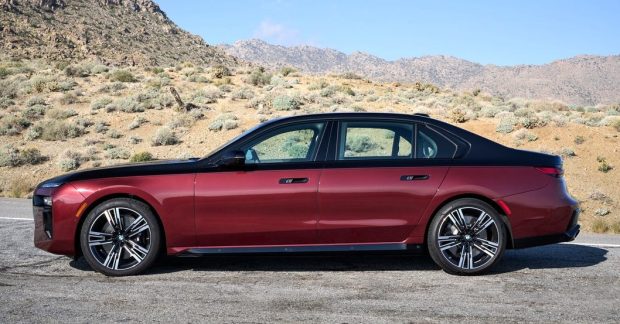 نمای جانبی بی‌ ام‌ و 735i معین خودرو