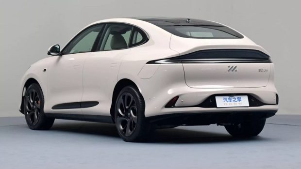 آی ام LS6 - نمای عقب