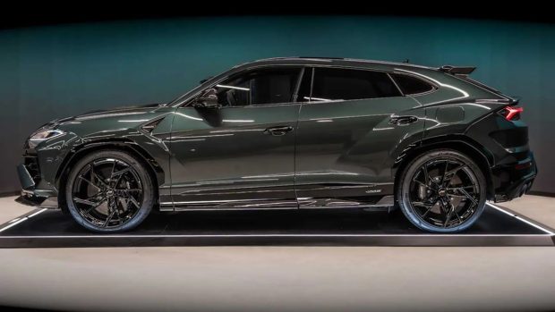 نمای جانبی لامبورگینی اوروس هیبرید ABT