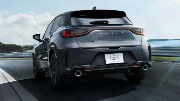 نمای عقب لکسوس LBX موریزو RR مدل ۲۰۲۶
