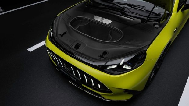 نمای جلو مرسدس بنز AMG GT برقی