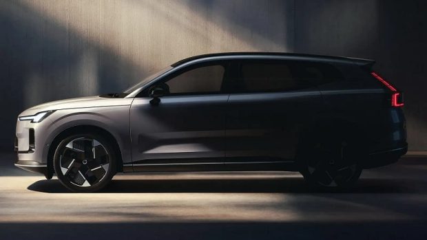 ولوو XC70 - نمای جانبی