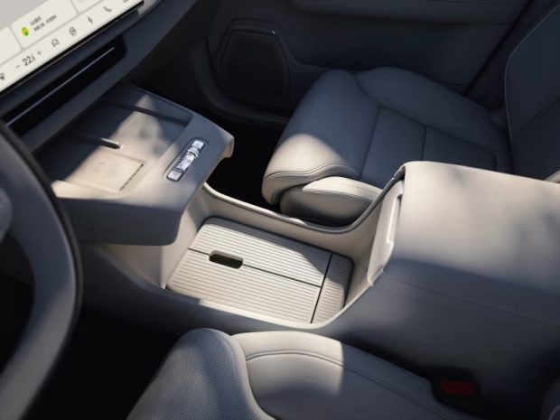 ولوو XC70 - صندلیهای جلو