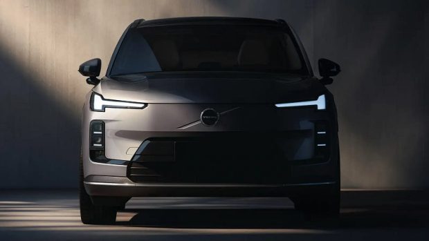 ولوو XC70 - نمای جلو
