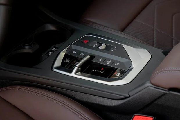بی ام و 225L - کنسول وسط