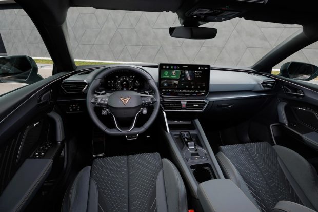 نمای داشبورد کوپرا لئون VZx اسپرت‌تورر