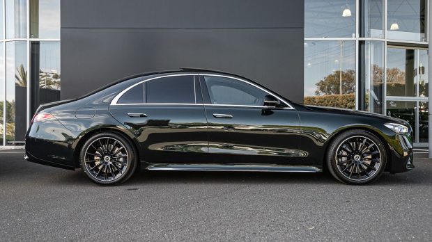 نمای جانبی مرسدس بنز S450 وارداتی