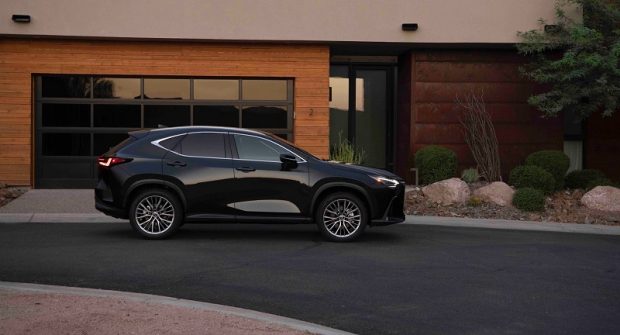 لکسوس NX350 - نمای جانبی