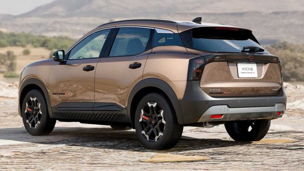 نمای عقب نیسان کیکس e-Power راک گریک