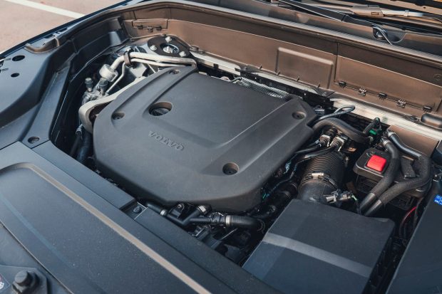 نمای پیشرانه ولوو XC90 وارداتی