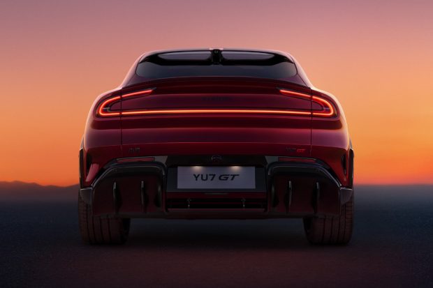 نمای عقب شیائومی YU7 GT