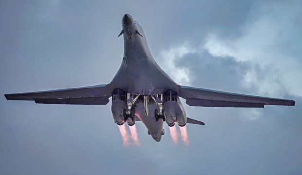 بمب افکن B-1B لنسر