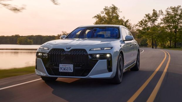 نمای جلو بی ام و 735i