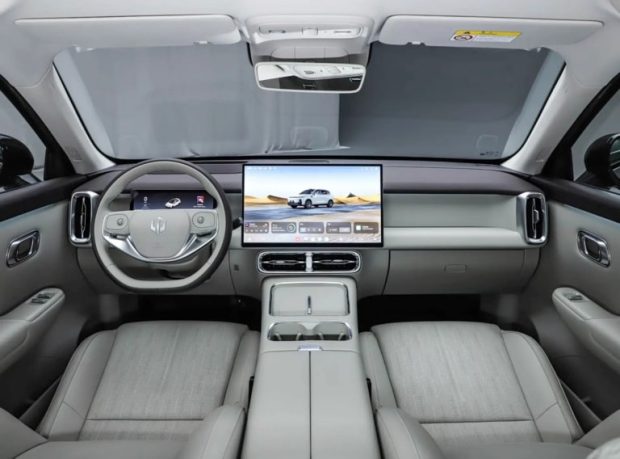 نمای کابین شاسی‌ بلند لیپ‌موتور B10