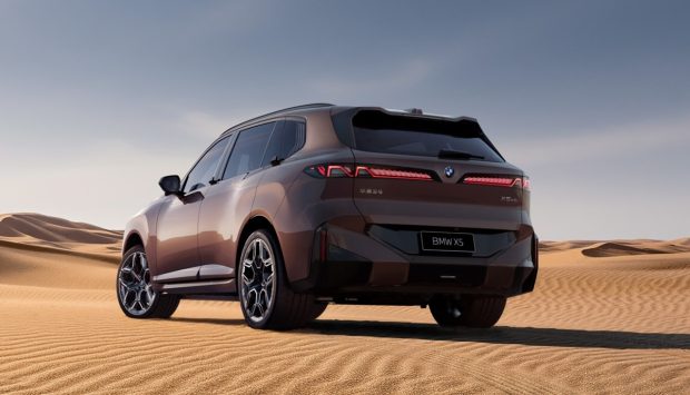 نمای عقب نسخه لانگ بی ام و X5