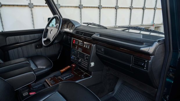 نمای داشبورد مرسدس 500 GE V8 AMG