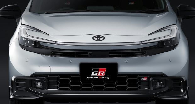 نمای جلو تویوتا آکوا GR اسپرت