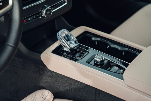 نمای کابین ولوو XC90 آفتاب خودرو