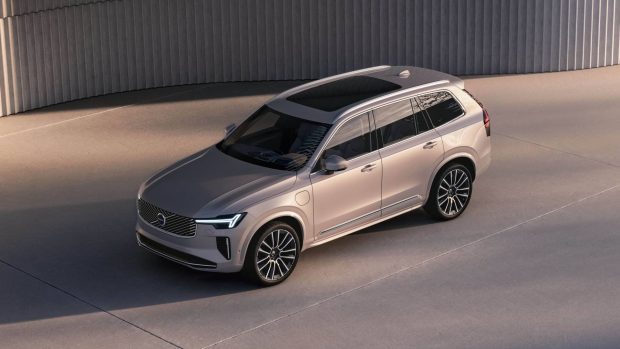 نمای جلو ولوو XC90 آفتاب خودرو