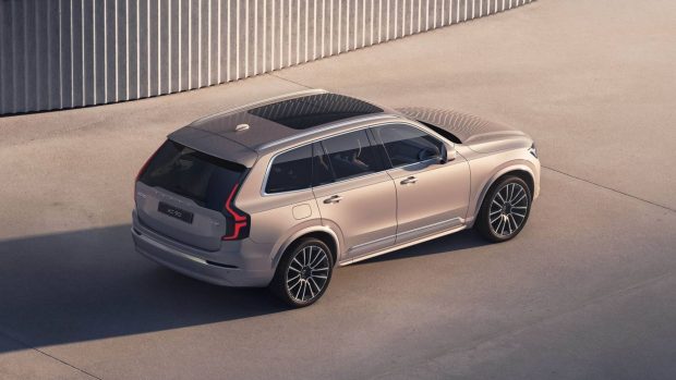 نمای عقب ولوو XC90 آفتاب خودرو