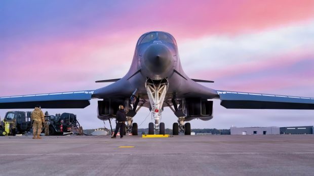 B-1B لنسر