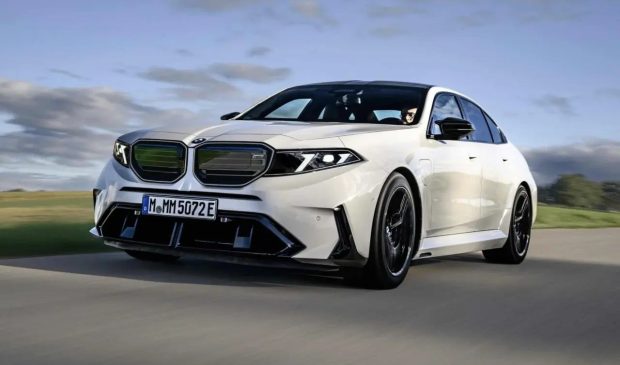 نمای جلو بی ام و M5 مدل 2028