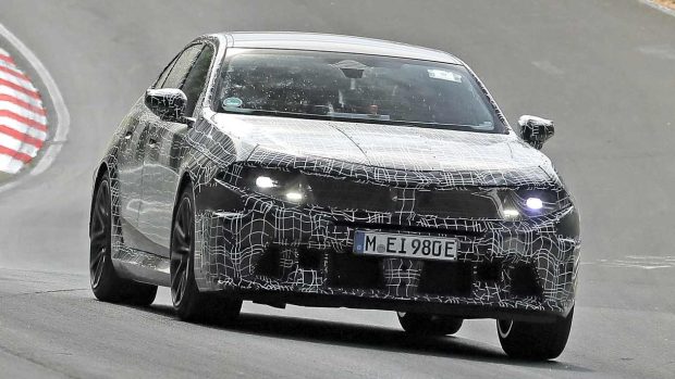 نمای جلو بی ام و M5 مدل 2028