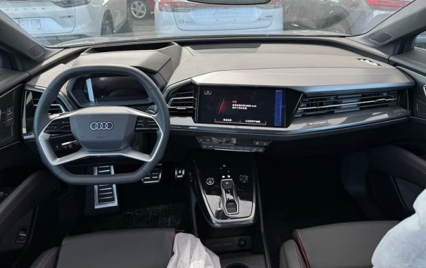نمای کابین آئودی Q5 e-tron