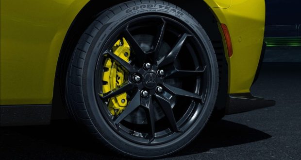 نمای تایرهای دوج چارجر Super Bee مدل ۲۰۲۷