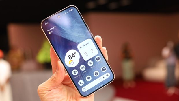 مقایسه گوگل پیکسل 11 با آیفون 17