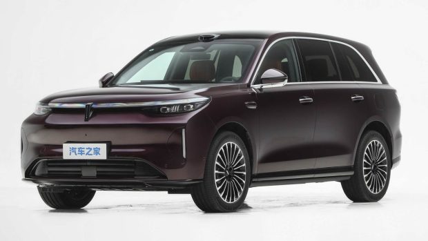 نمای جلو گریت وال Wey V8X
