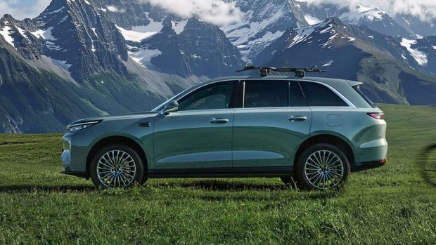 نمای جانبی گریت وال Wey V8X