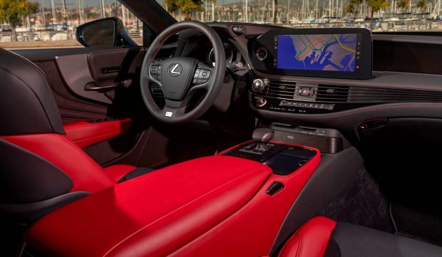 نمای کابین لکسوس LS500
