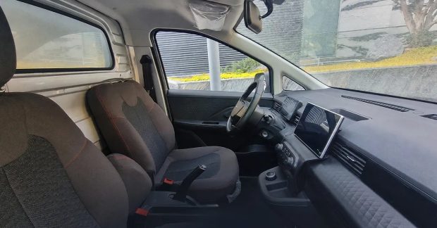 نمای کابین کامیونت لینگشی G202P