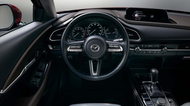 نمای کابین مزدا CX-30 مدل 2025
