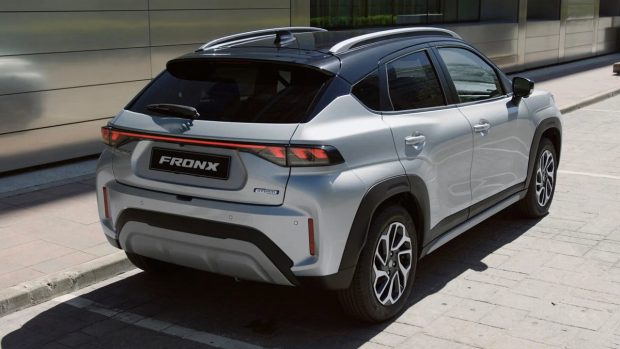 نمای عقب سوزوکی فرانکس هیبریدی 2025