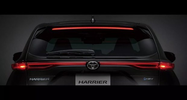 نمای عقب تویوتا Harrier هیبرید