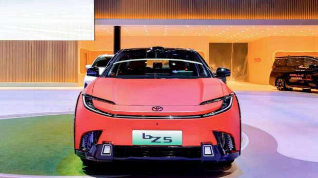 نمای جلو تویوتا bZ5 مدل 2027