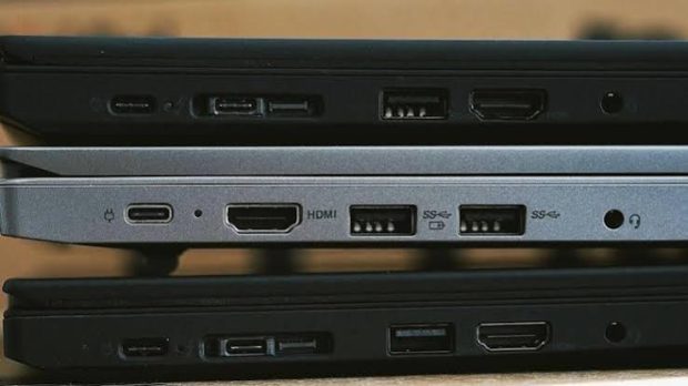 نماد باتری در کنار پورت USB