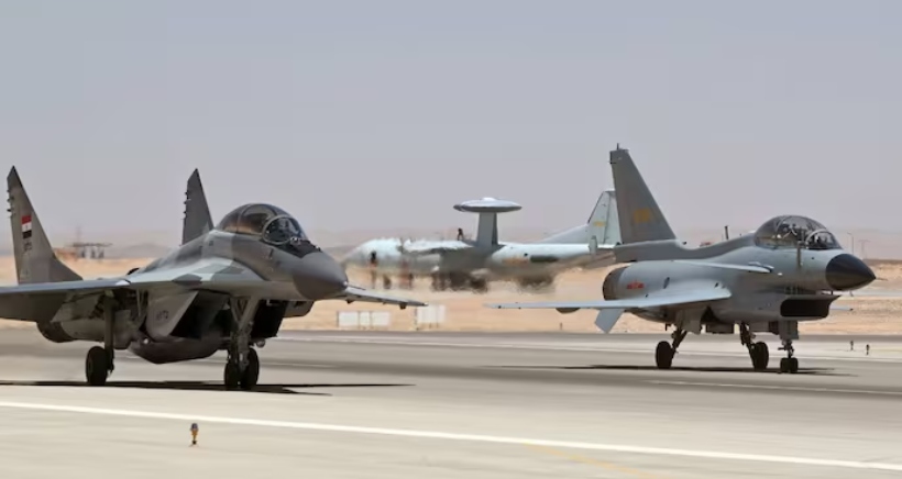 جنگنده J-16 چین رو در روی رافال مصر